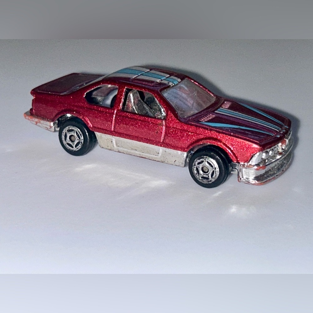 Vintage Summer BMW 635 CSi Diecast Car Metallic Red 1:64 Model Collectible Car